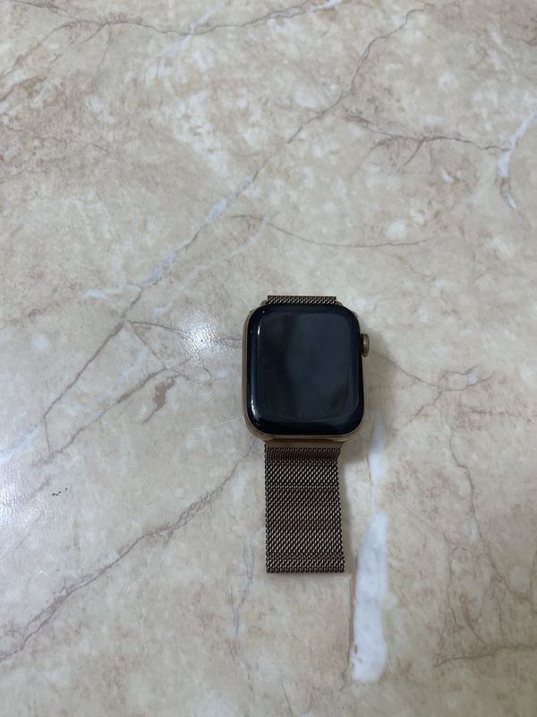 Apple wacht 4 44mm saffir holati idyal Apple wacht 4 44mm saffir holati idyal