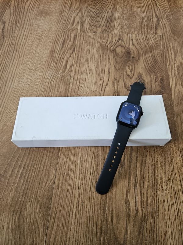 Apple iWatch 9 41mm Battery 99% Apple iWatch 9 41mm Battery 99%