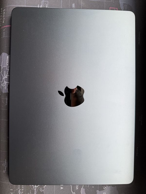 Macbook air 2022 13 inch yengide ishlamagan deyarli Macbook air 2022 13 inch yengide ishlamagan deyarli