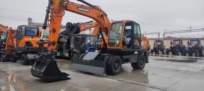 Колесный экскаватор модель DOOSAN DEVELON марка DX140W новый 2024года