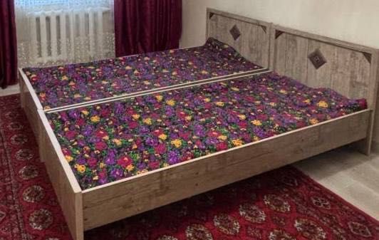 Две кровати в хорошем состоянии по 375000 каждая.Диван 150000 Две кровати в хорошем состоянии по 375000 каждая.Диван 150000