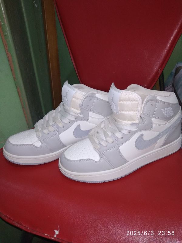 Продам кросовки NIKE оригинал Продам кросовки NIKE оригинал