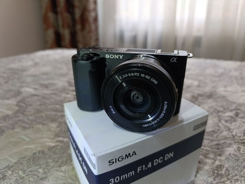 Продам камеру Sony ZV e10 Продам камеру Sony ZV e10
