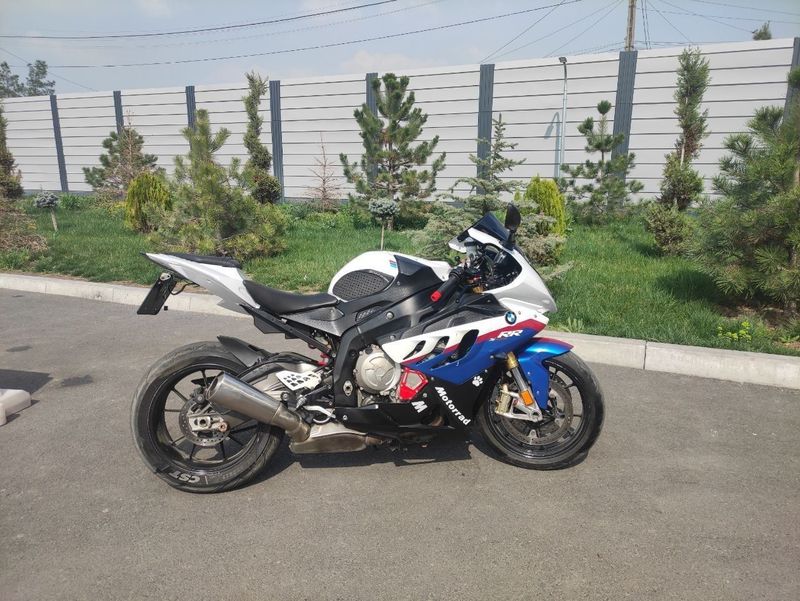 BMW S 1000 RR Sotiladi BMW S 1000 RR Sotiladi