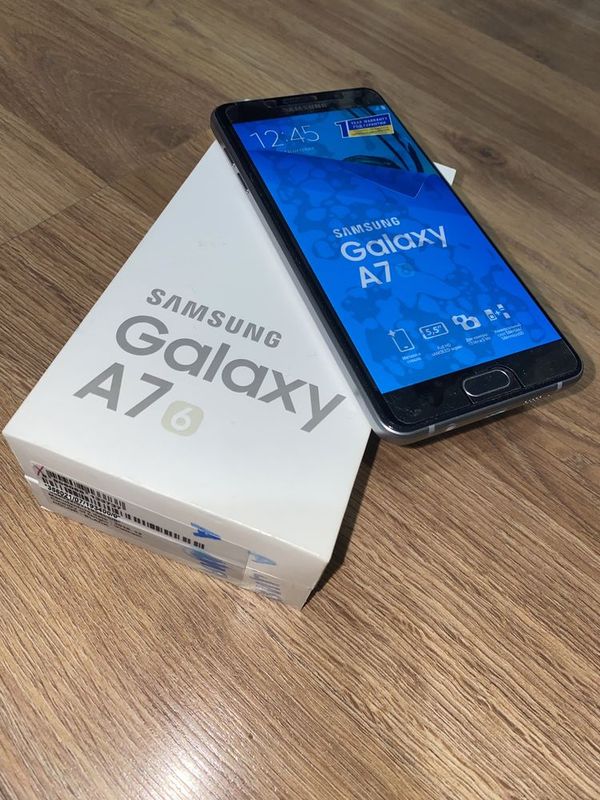 Срочно- Samsung Galaxy-A7