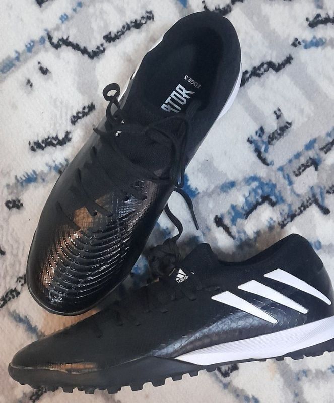 Adidas красовка сотилади