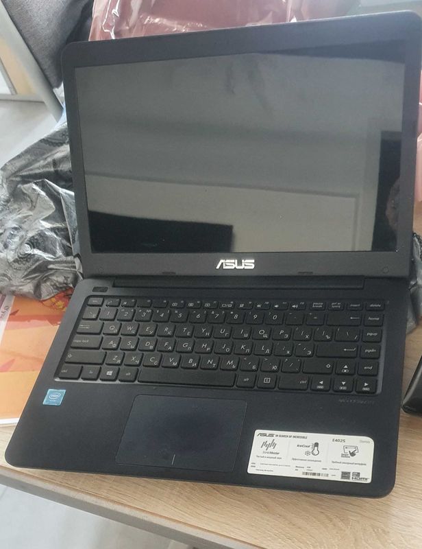 Noutbuk Acer tez sotiladi