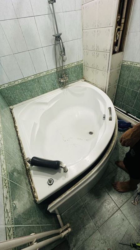 Ванна угловая продается срочно Ванна угловая продается срочно