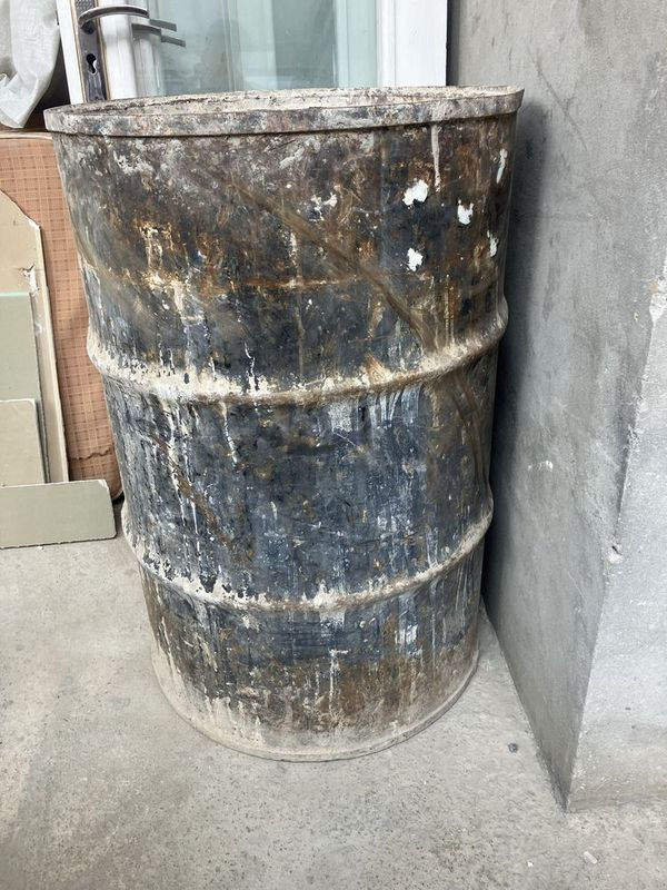 Temir bochka sotiladi Temir bochka sotiladi