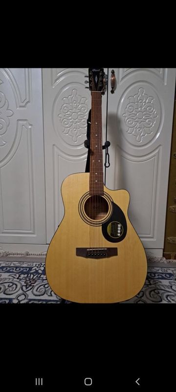 Elektro akustik gitara sotiladi Elektro akustik gitara sotiladi