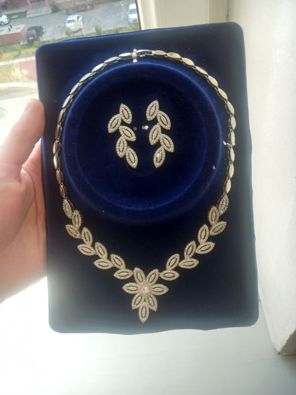 Komplekt bjuteriya sotiladi Komplekt bjuteriya sotiladi