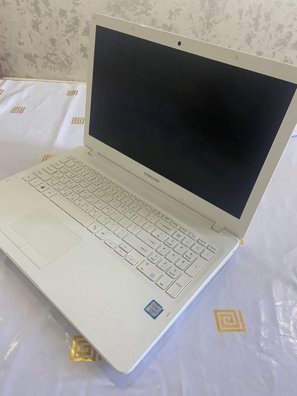 Samsung core i3 noutbooki Samsung core i3 noutbooki