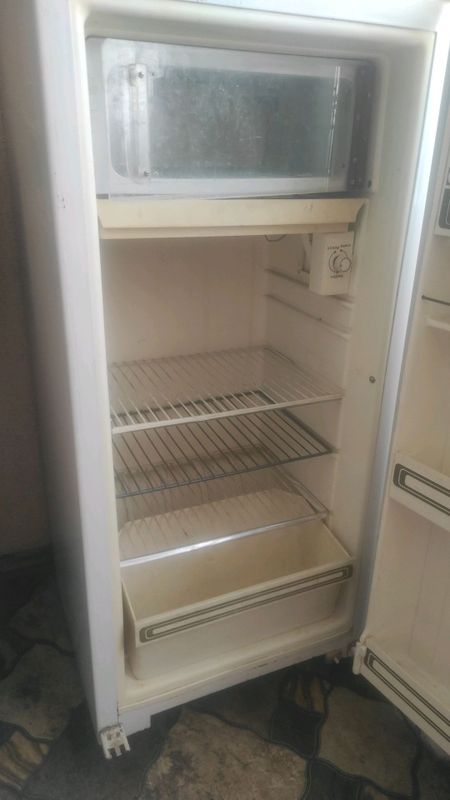 Продам б/у холодильник. В рабочем состоянии.