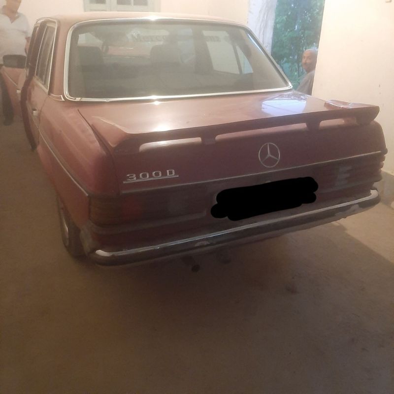 Mersedes benz 123 sotiladi.