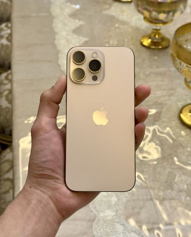 iPhone 16 Pro Max Desert Titanium yangidek bir qol ishlatilgan