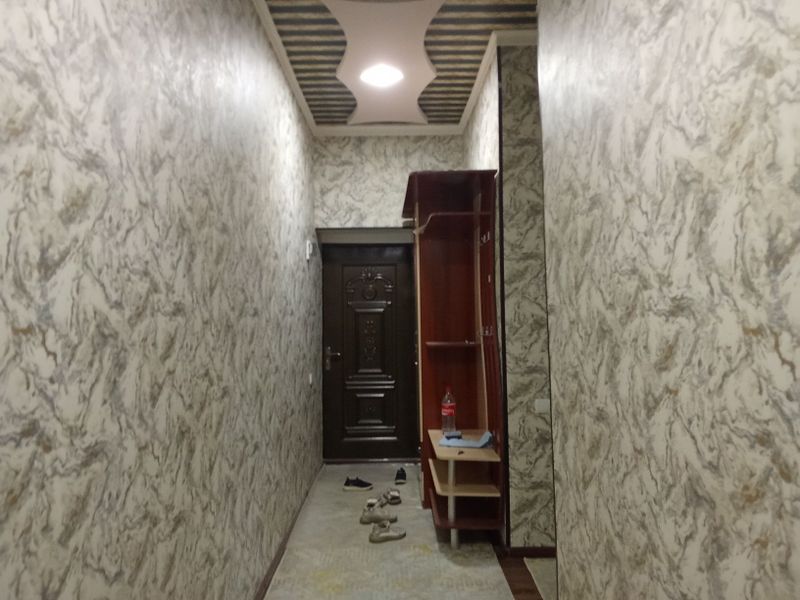 Uy ijaraga beriladi . Narxi 300 dollor.Manzil Sogdiananing orqasi