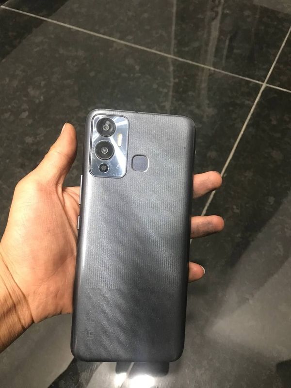 Infinix HOT 12play sotiladi srochni