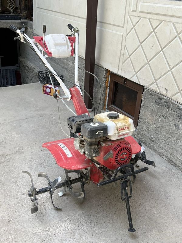 Traktor yer haydash uchun Traktor yer haydash uchun