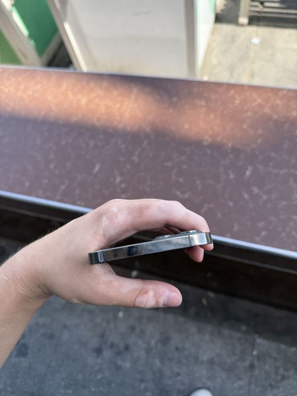 Iphone 12 pro max yaxshi xolatda