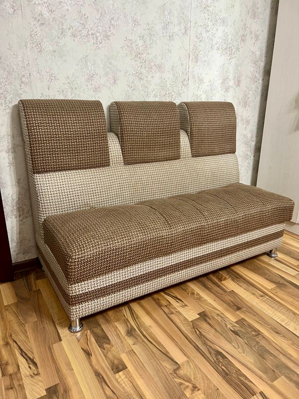 Divan Sandiqli