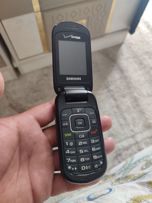 Perfektum sotladi xolti yahwi iwlab turgan telfon