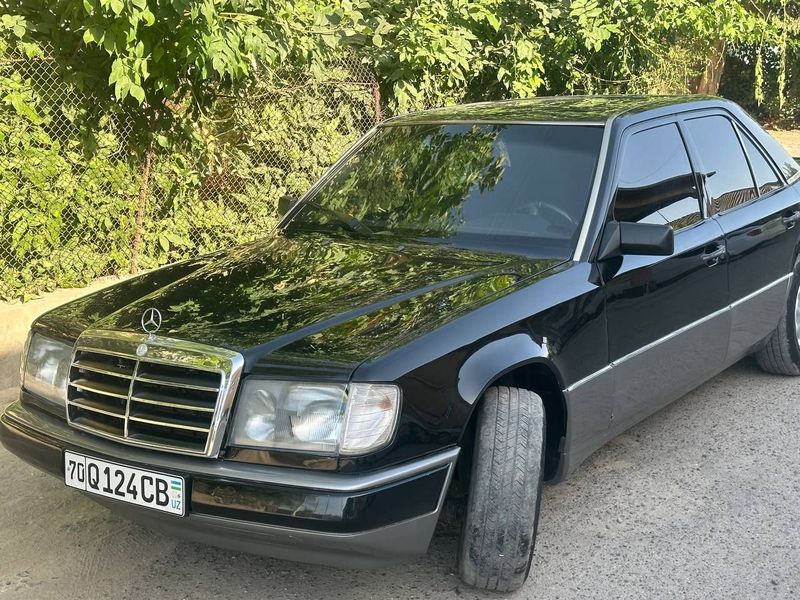 Мерседес w 124 yaxshi saqlangan