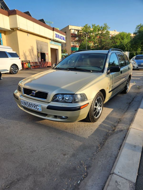 Volvo V40 универсал Volvo V40 универсал