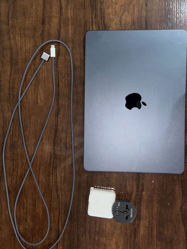 Mac Book Air m3 16/256 gb 2025 new Mac Book Air m3 16/256 gb 2025 new