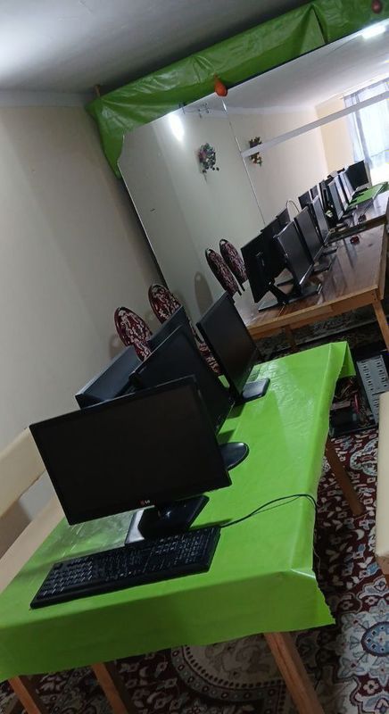 Kompyuterlar sotiladi barcha Aksesuarlari bilan birga.