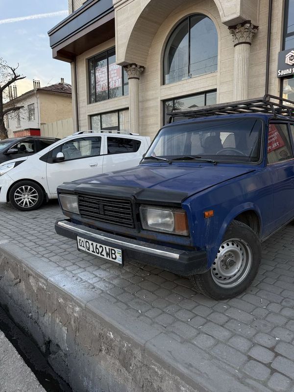 Vaz 2104 sotiladi