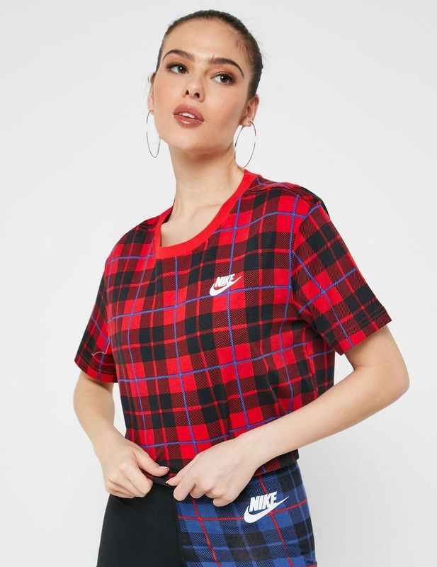 Женская укороченная футболка Nike, размер XS Женская укороченная футболка Nike, размер XS