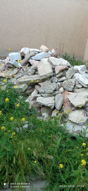 Ок тош ва бетон булаклари Ок тош ва бетон булаклари