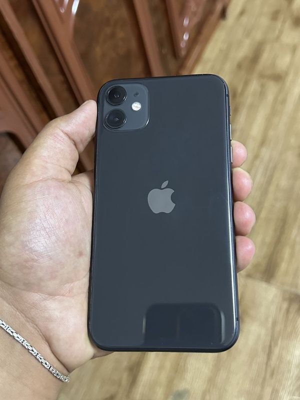 iPhone 11. iPhone 11.