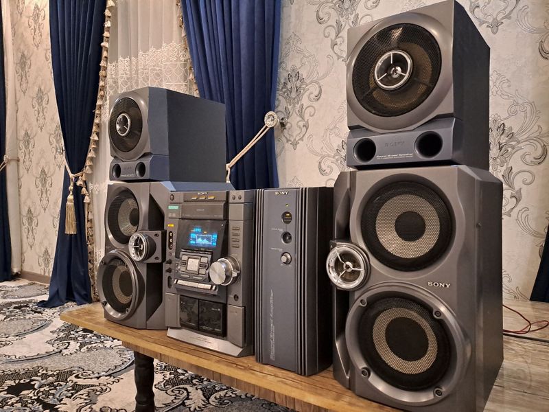 Muzikalniy sentr 6600 watt Muzikalniy sentr 6600 watt