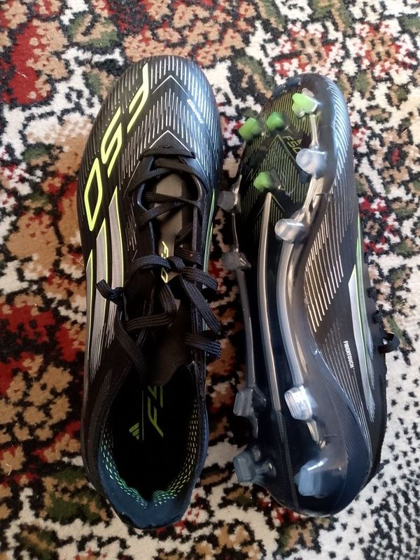 Futbol uchun oyoq kiyim , butsi