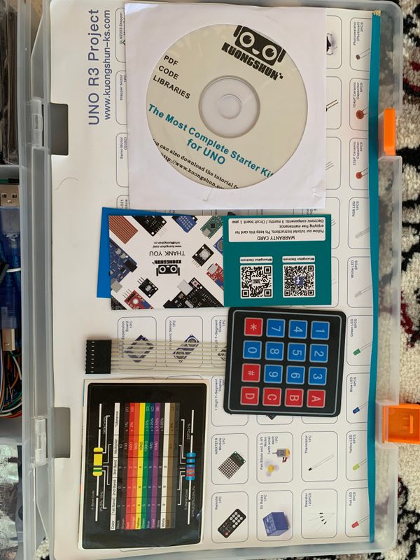Robototexniklar uchun boks sotiladi Robototexniklar uchun boks sotiladi