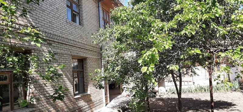 Samarqand shahrida katta hamma sharoitga ega hovli oilaga ijaraga b.