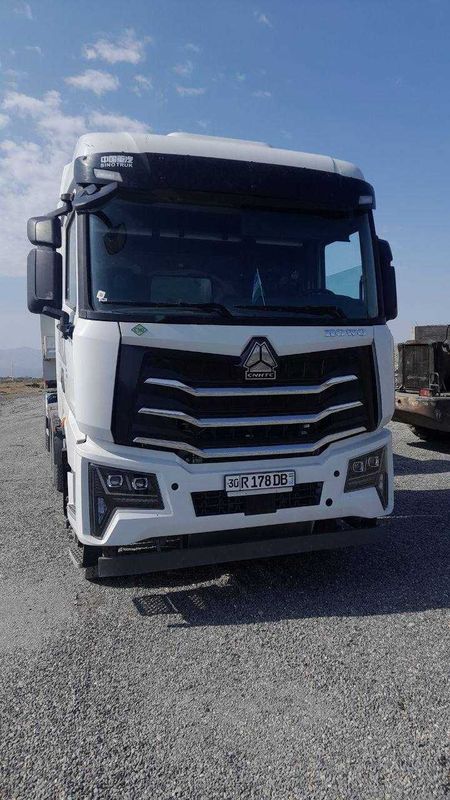 HOWO MAX 2023-yil Probeg 120 000 HOWO MAX 2023-yil Probeg 120 000
