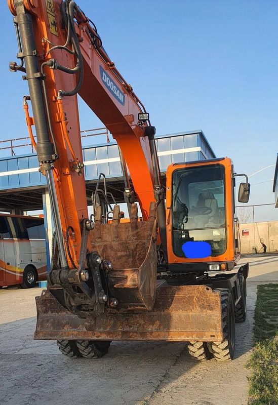 Колёсный экскаватор DOOSAN 2019 йил ковш- 0.6m3 7800 моточас 100 Колёсный экскаватор DOOSAN 2019 йил ковш- 0.6m3 7800 моточас 100