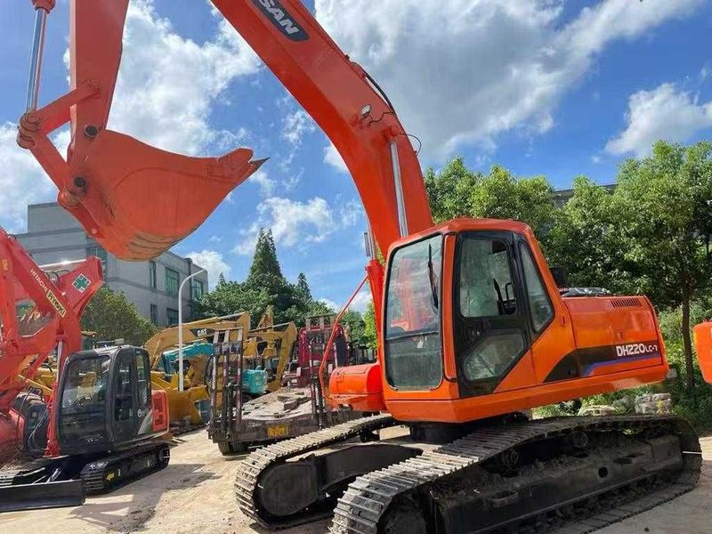 Doosan 220DC-7. Oldindan 10% to'lov. Shartnoma asosida.