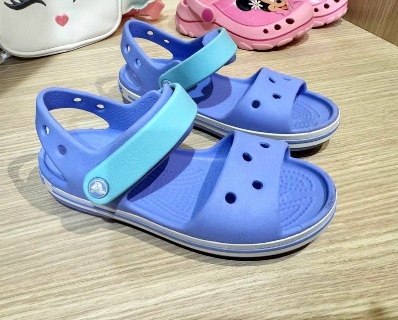 Сандалии crocs на девочку