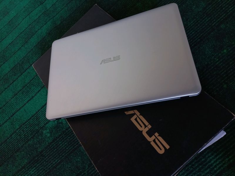 Asus x543 Sotiladi  yoki Abmen