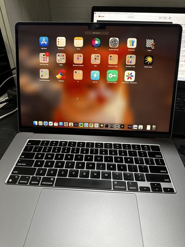 MacBook Air M2 15 Uzoq batareya, katta ekran, a’lo holatda MacBook Air M2 15 Uzoq batareya, katta ekran, a’lo holatda
