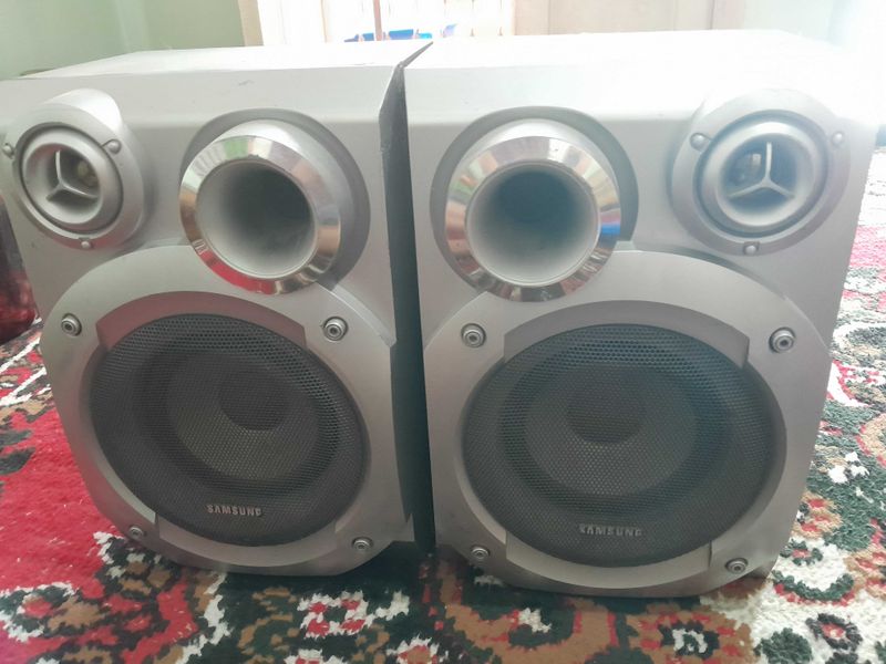 Muzikalni sentrni kalonkalari Muzikalni sentrni kalonkalari