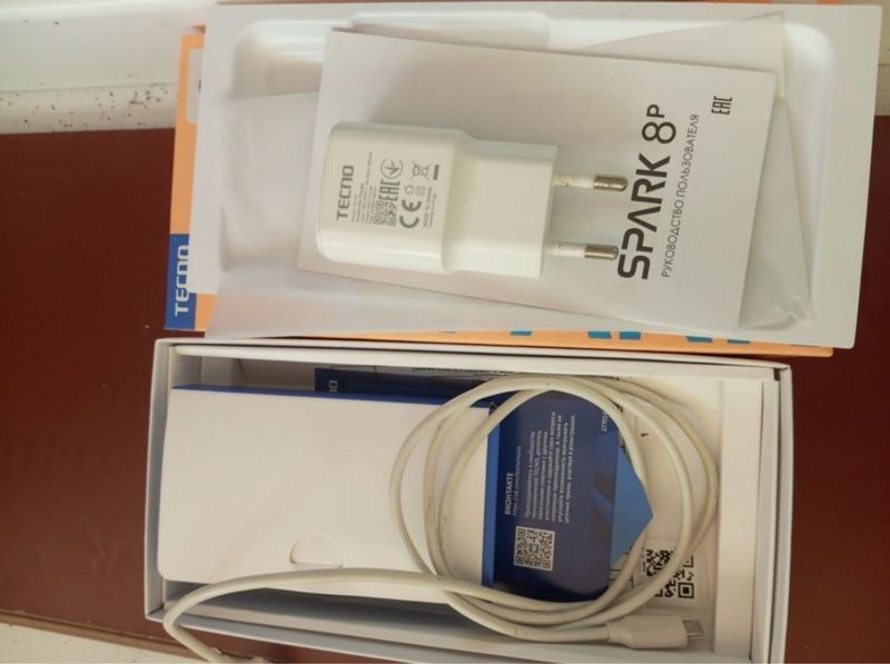 Tecno spark 8p yengi