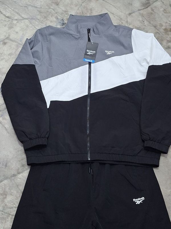 Спортивный костюм плащёвка. REEBOK ЛЮКС качество Спортивный костюм плащёвка. REEBOK ЛЮКС качество