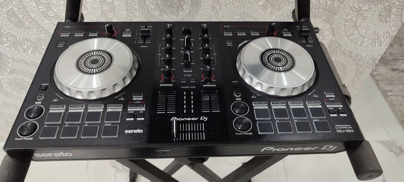 Pioneer Ddj-sb3 профиссаналный контроллер