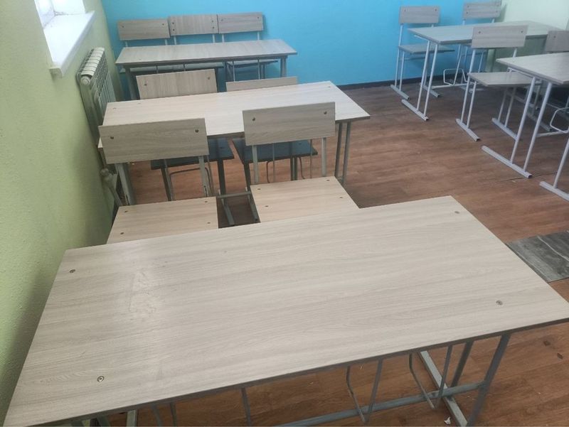 Парта со стульями Парта со стульями