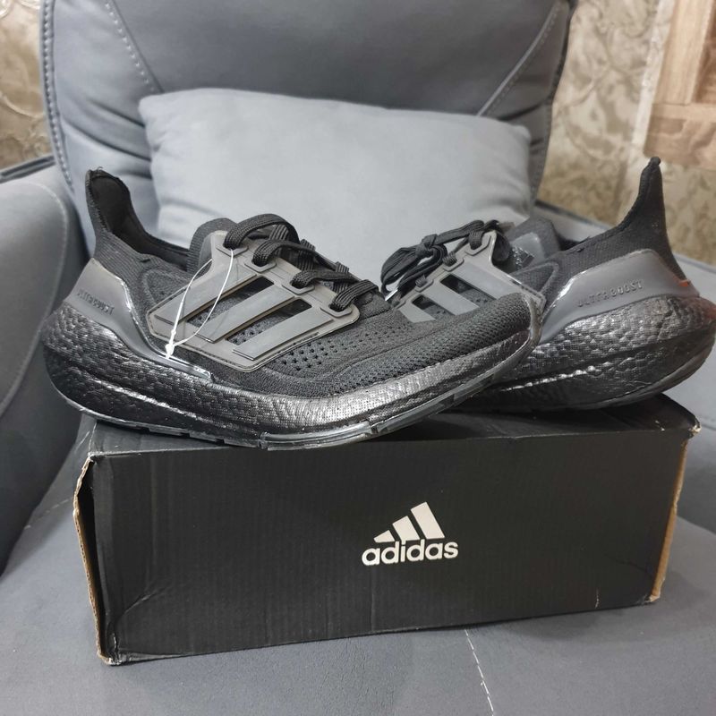 Кроссовки Adidas Ultraboost новые Кроссовки Adidas Ultraboost новые