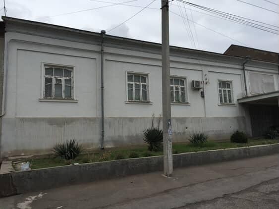 Hovli sotiladi orikzorda Hovli sotiladi orikzorda